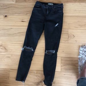 Perfect fit grey ripped skinny jeans